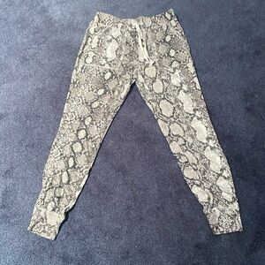 🐍 EXPRESS Snakeskin Joggers - XS - EUC